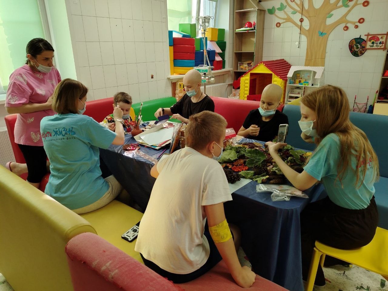 ЗАЧЕМ ВОЛОНТЕРЫ МОЮТ ОПАВШИЕ ЛИСТЬЯ? ЗАЧЕМ ВОЛОНТЕРЫ МОЮТ ОПАВШИЕ ЛИСТЬЯ?