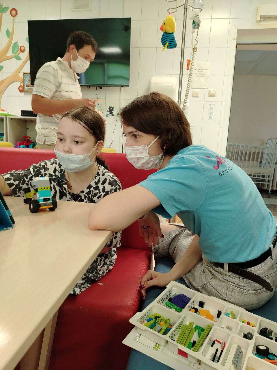 ВОССТАНИЕ РОБОТОВ В ОТДЕЛЕНИИ ОНКОГЕМАТОЛОГИИ ВОССТАНИЕ РОБОТОВ В ОТДЕЛЕНИИ ОНКОГЕМАТОЛОГИИ