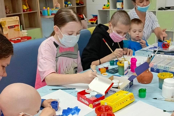 НАХОДИТЬ ПОВОДЫ ДЛЯ ПРАЗДНИКА