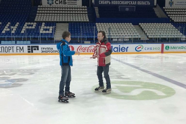 Подопечные фонда "Защити жизнь" вышли на лед 