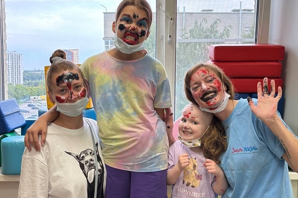 НАШИ ВОЛОНТЕРЫ - НАСТОЯЩИЕ ХУЛИГАНКИ