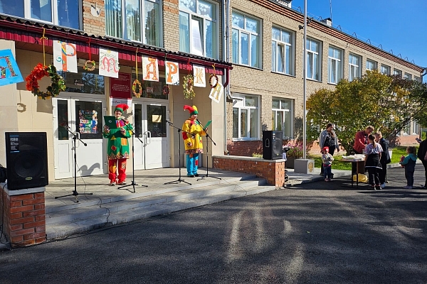 БОЛЬШАЯ ПОМОЩЬ ОТ МАЛЕНЬКОГО ПОСЕЛКА