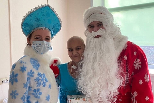 ДЕДА МОРОЗА ЗОВУТ ВЛАД, А СНЕГУРОЧКУ — КСЮША