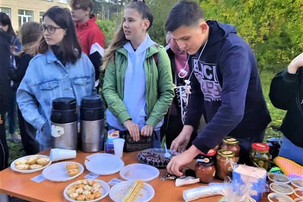 Благотворительная ярмарка в школе