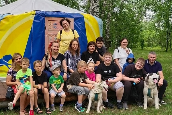 Обнимать и гладить