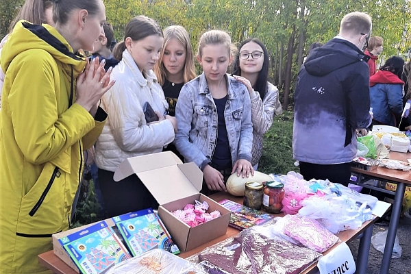 Благотворительная ярмарка в школе