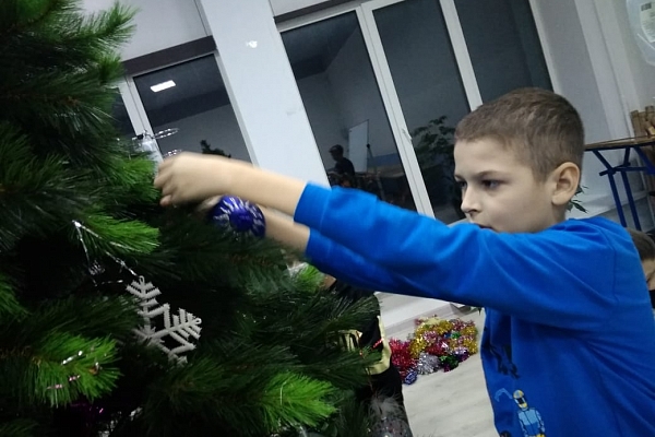Новый год к нам мчится