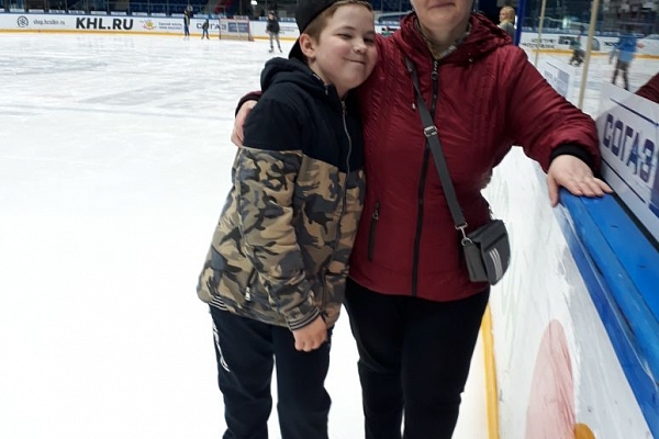 Подопечные фонда "Защити жизнь" вышли на лед 