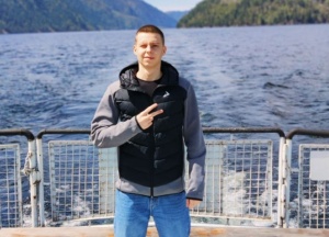 ВОСЬМИЛЕТНИЙ МАЛЬЧИК С РЕТИНОБЛАСТОМОЙ СТАЛ СТУДЕНТОМ ВОСЬМИЛЕТНИЙ МАЛЬЧИК С РЕТИНОБЛАСТОМОЙ СТАЛ СТУДЕНТОМ